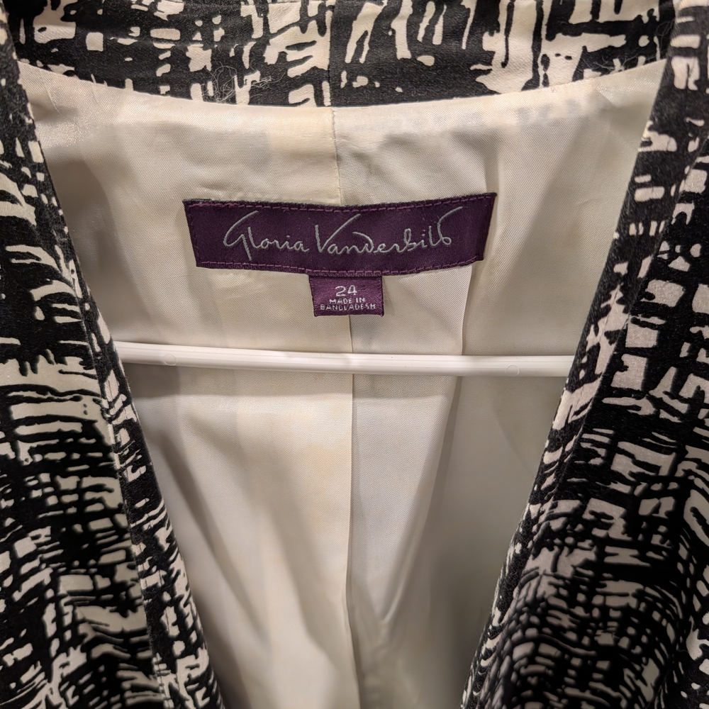 Gloria Vanderbilt Black and White Blazer